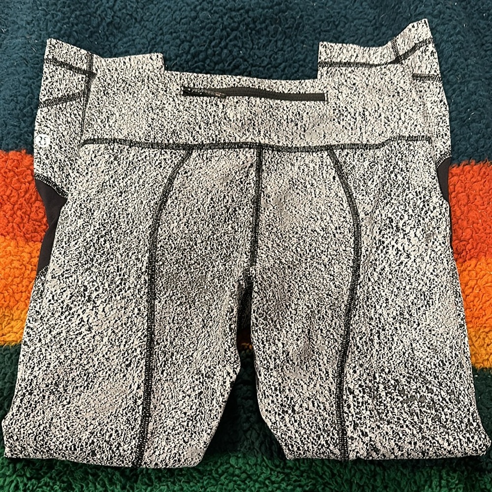 Lululemon Cropped Leggings - Picture 4 of 5